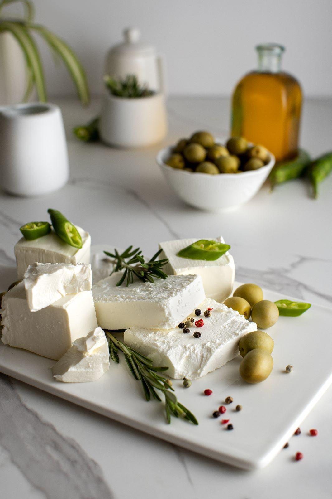 Lokum kıvamında beyaz peyniri diğer peynirlerden ayıran özellikler nelerdir?